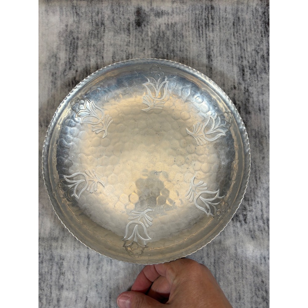Vintage Buenilum Hammered Aluminum Bowl Floral Tulip Engraved Scalloped 9 Inch